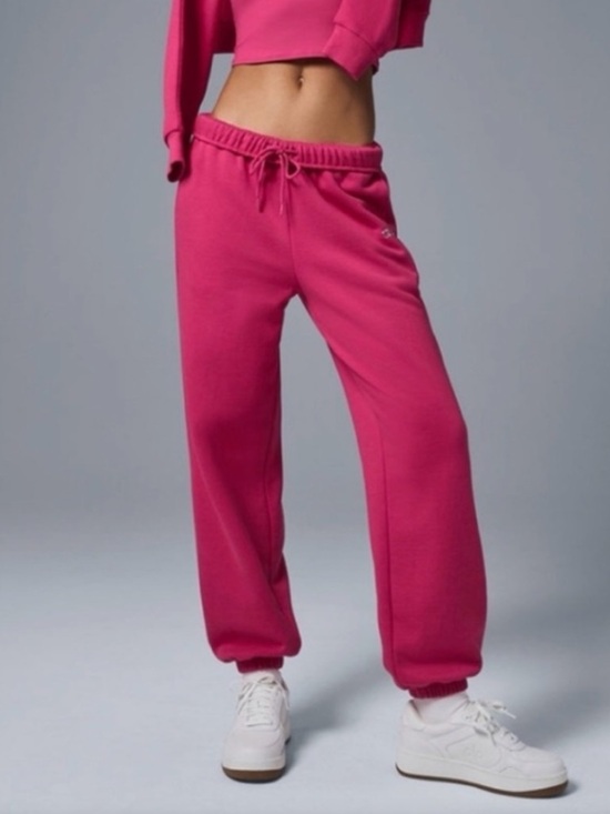 ALO Yoga Pants - NWT New Alo Yoga Accolade Sweatpant in Pink Summer Crush Size Small RARE